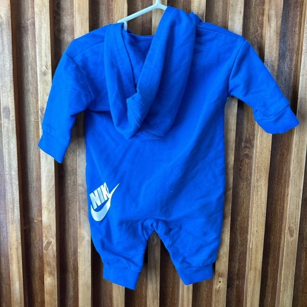 Nike zip Front Hooded Jumpsuit. Size 3‎ mo